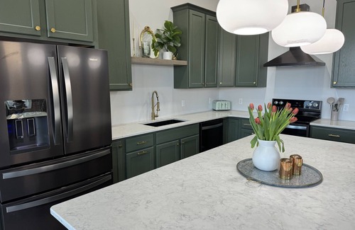 Du Quoin Apartment | Downtown Loft Apartment - Perfect for Families, Rated 10/10