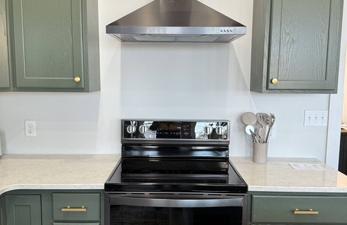 Du Quoin Apartment | Downtown Loft Apartment - Perfect for Families, Rated 10/10