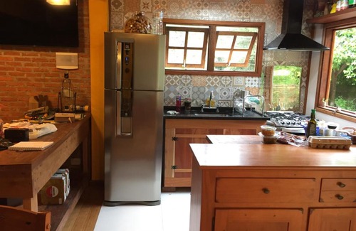 Aruja House | Guest Rated 10/10: Family-Friendly Loft Arujá with Kitchen