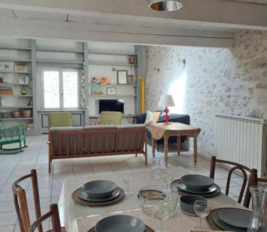 Villeneuve-les-Avignon Apartment | Beautiful Loft with Patio in Avignon - Rated 10/10!