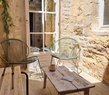 Villeneuve-les-Avignon Apartment | Beautiful Loft with Patio in Avignon - Rated 10/10!