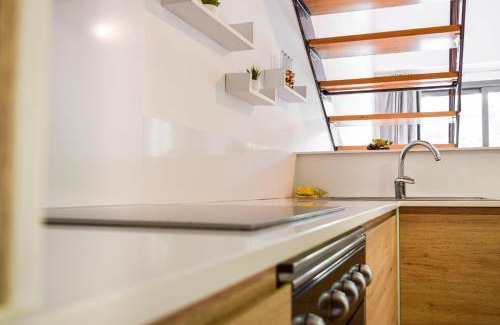 Besalu Apartment | Central Loft Besalú: Cozy Family-Friendly Retreat