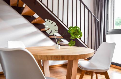 Besalu Apartment | Central Loft Besalú: Cozy Family-Friendly Retreat