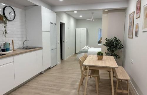 Ciudad Jardin Apartment | Central Loft 16 B Córdoba - Family-Friendly Getaway
