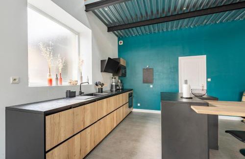 Cognac Apartment | Cozy Loft Retreat: Pet Friendly & Guest Rated 9/10
