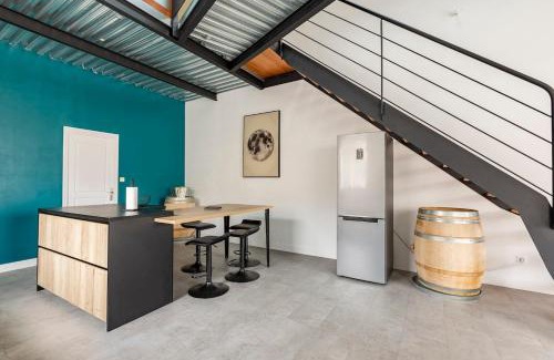 Cognac Apartment | Cozy Loft Retreat: Pet Friendly & Guest Rated 9/10