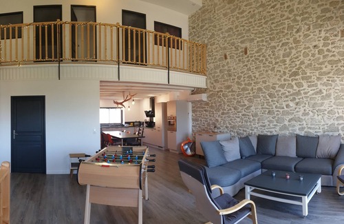 Villalbe House | Inviting Loft Chocolatine with Pool and Ocean Views