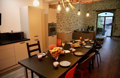 Villalbe House | Inviting Loft Chocolatine with Pool and Ocean Views