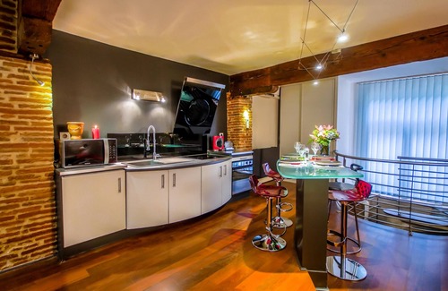 Carmes Apartment | Stylish 4* Loft in Carmes with Pool & High Guest Rating