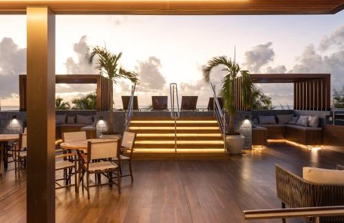 Jardim Oceania Apartment | Oceanfront Loft with Private Jacuzzi and Pool Access
