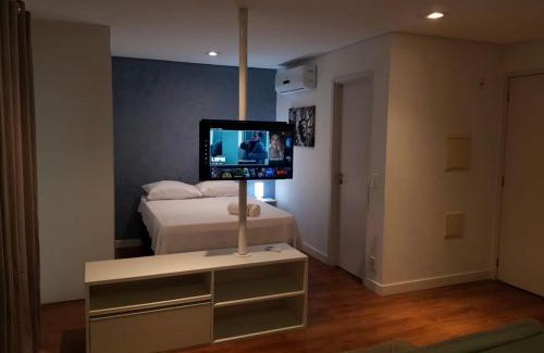 Jardim Aeroporto Apartment | Scenic Loft with Panoramic Airport Views & Pet-Friendly Amenities