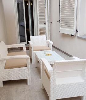 Forli House | Child-Friendly LOFT CON CORTILE with Relaxing Hot Tub