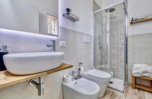 San Lazzaro di Savena House | Oceanfront Bliss at Villa Govi-Pancaldi - Rated 9.5/10