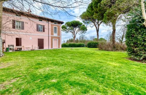 San Lazzaro di Savena House | Oceanfront Bliss at Villa Govi-Pancaldi - Rated 9.5/10