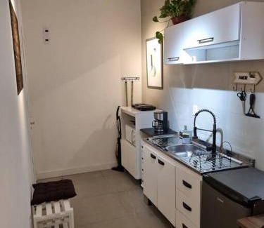 Nacoes Apartment | Stylish Loft with Home Office - Guest Rated 10/10