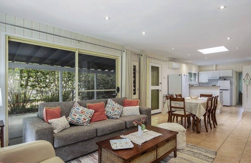 Pearl Beach House | Loft Cottage: Pet Friendly Retreat with Oceanfront Views
