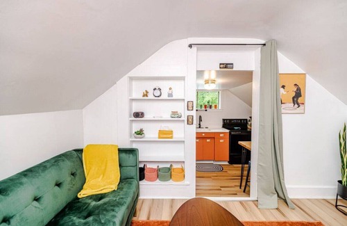 Southern Pines House | Top-Rated Loft Cottage on Ridge for Memorable Stays