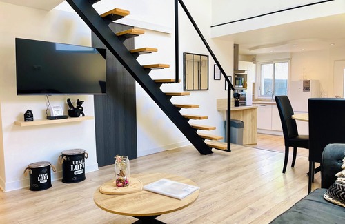 Sud Loire House | Charming Loft with Garden, Terrace & Parking for Families
