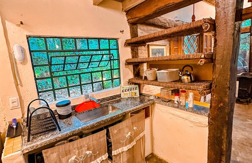 Cotia Ski Chalet | Chic Loft da Mata with Kitchen for Memorable Getaways