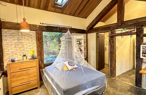 Cotia Ski Chalet | Chic Loft da Mata with Kitchen for Memorable Getaways