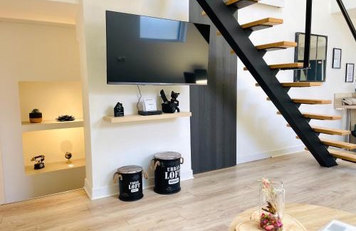 Saint-Pryve-Saint-Mesmin House | Charming Loft with Garden and Terrace, Rated 10/10