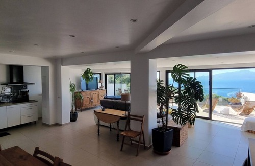 Verghia Apartment | Seaside Loft with Spa and Breakfast in Verghia, Corsica
