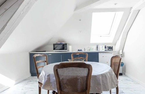 Gannat Apartment | Modern Loft in Downtown with Garden and Parking Access