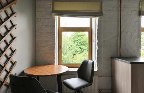 Avoti Apartment | Stylish Loft Design Studio with Free Parking Available