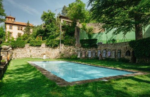 Ribes De Freser Apartment | Oceanfront Loft Apartment with Pool and Pet-Friendly Options