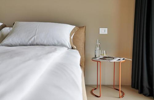 Almenno San Bartolomeo Villa | Experience the Oceanfront Loft: Amore o Psyche Retreat