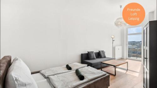 Abtnaundorf Apartment | Perfect Loft for 10 Friends - Pet and Child Friendly Stay!