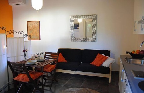 Barbate Cottage | Cozy Beach Loft for Two with Ocean View and Pool Access
