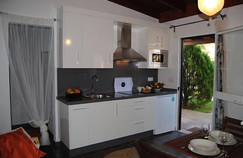 Barbate Cottage | Cozy Beach Loft for Two with Ocean View and Pool Access