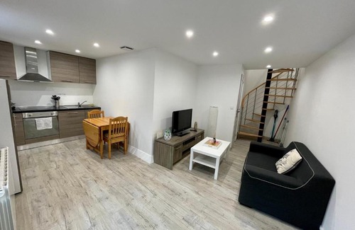 Champvert Mairie Apartment | Child-Friendly Loft Fourvière: Ideal for Family Stays