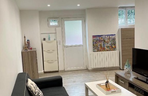 Champvert Mairie Apartment | Child-Friendly Loft Fourvière: Ideal for Family Stays