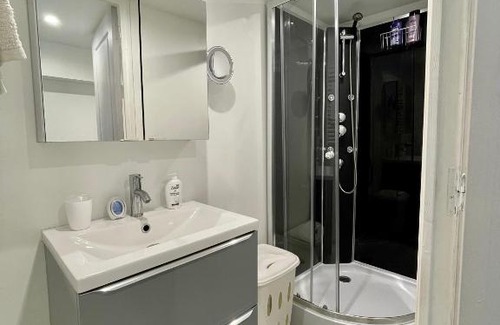 Champvert Mairie Apartment | Child-Friendly Loft Fourvière: Ideal for Family Stays