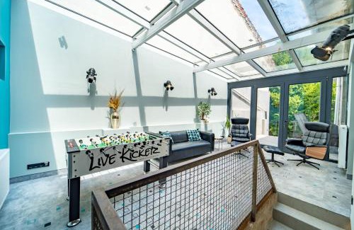 Ujlak Villa | Relax in Loft Garden Villa: 4BR, Family-Friendly Oasis