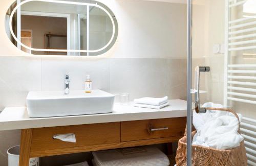 Fie allo Sciliar Apartment | Elegant Loft Heubad with Oceanfront Pool & Spa Amenities