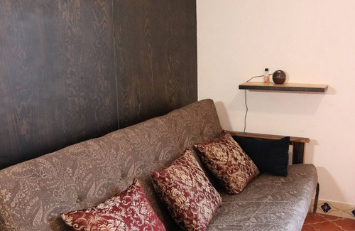 Historic Centre Apartment | Historic Center Loft: Ideal for Families and Pets