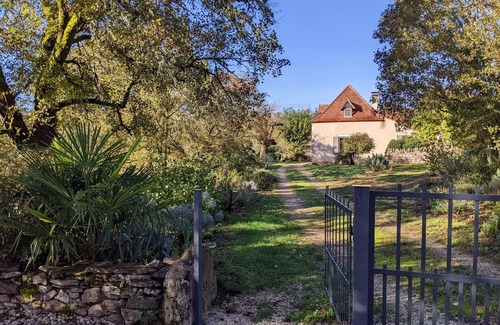 Saint-Martin-Labouval House | Charming Loft House Near Saint-Cirq Lapopie with Pool