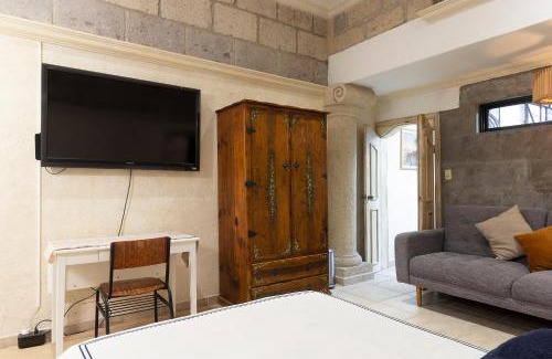 Queretaro Apartment | Cozy Estudio en Casa Xaha with Excellent 8.5/10 Rating