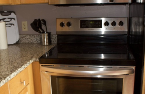Downtown Cleveland Apartment | Cozy Loft in Cleveland with Fast Wi-Fi and Fireplace