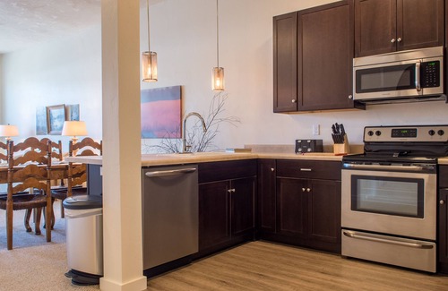 Grants Pass Apartment | Cozy Loft in Grants Pass Center: Top-Rated Amenities Await