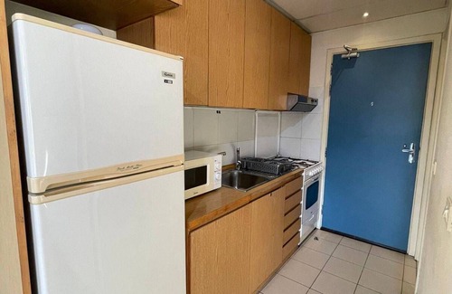 Zouk Mosbeh Apartment | Duplex Siwar: Oceanfront Retreat with Pool for 9 Guests