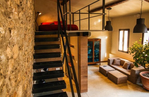 Nord-Est Apartment | Charming Loft in the Courtyard with Hot Tub & Family Amenities