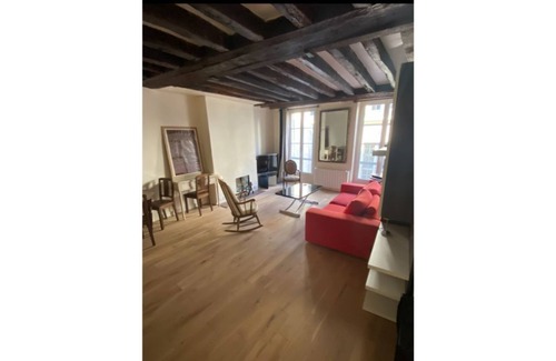 3rd Arrondissement Apartment | Premier Loft in the Heart of the Marsh - Rated 10/10