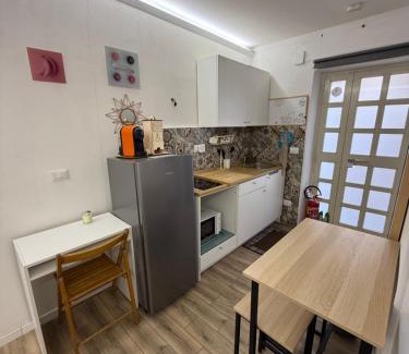 Ganzirri Apartment | Discover Loft Largo Gloria: Oceanfront Retreat with Breakfast