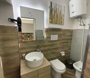 Ganzirri Apartment | Discover Loft Largo Gloria: Oceanfront Retreat with Breakfast