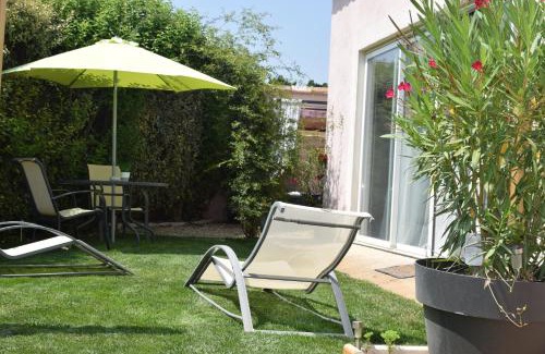 Maillane Apartment | Relax at Loft Le Mistral with Seasonal Outdoor Spa