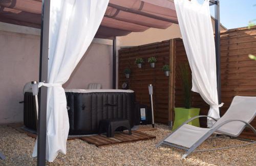Maillane Apartment | Relax at Loft Le Mistral with Seasonal Outdoor Spa